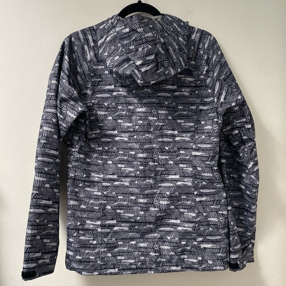 The North Face Women’s Novelty Venture Waterproof Rain Jacket - Picture 3 of 10